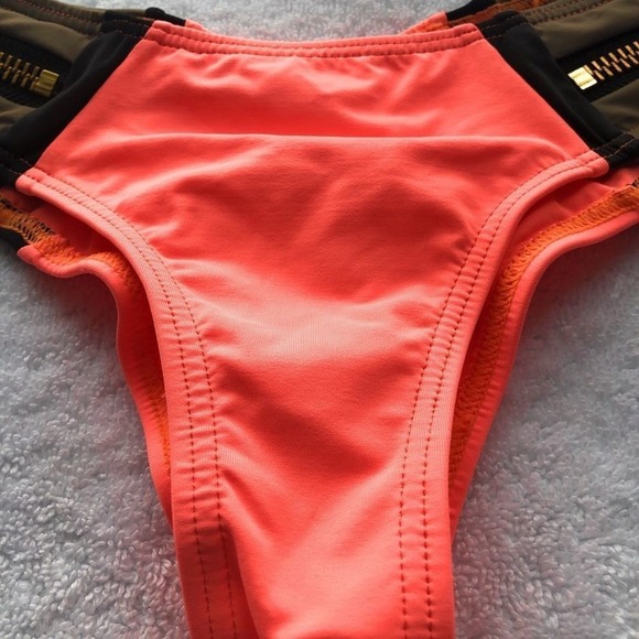 Beach Bunny Endless Summer Bikini Bottom‎ - Picture 5 of 7